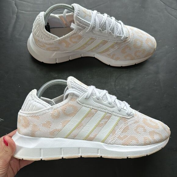 Adidas Swift Run X Leopard Halo Ivory Womens Size 9.5 2021 Running Shoes Comfort - Picture 1 of 12